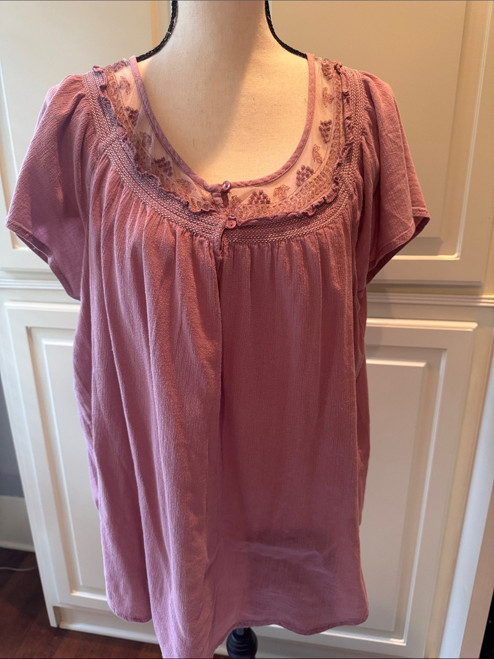 Solitaire Dusty Rose Lace Yoke Short Sleeve Tunic